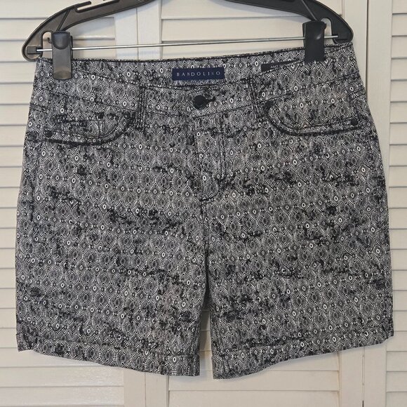 Bandolino Modern Fit Stretch Amy 5-Pocket Shorts - Size 6 - Picture 2 of 6